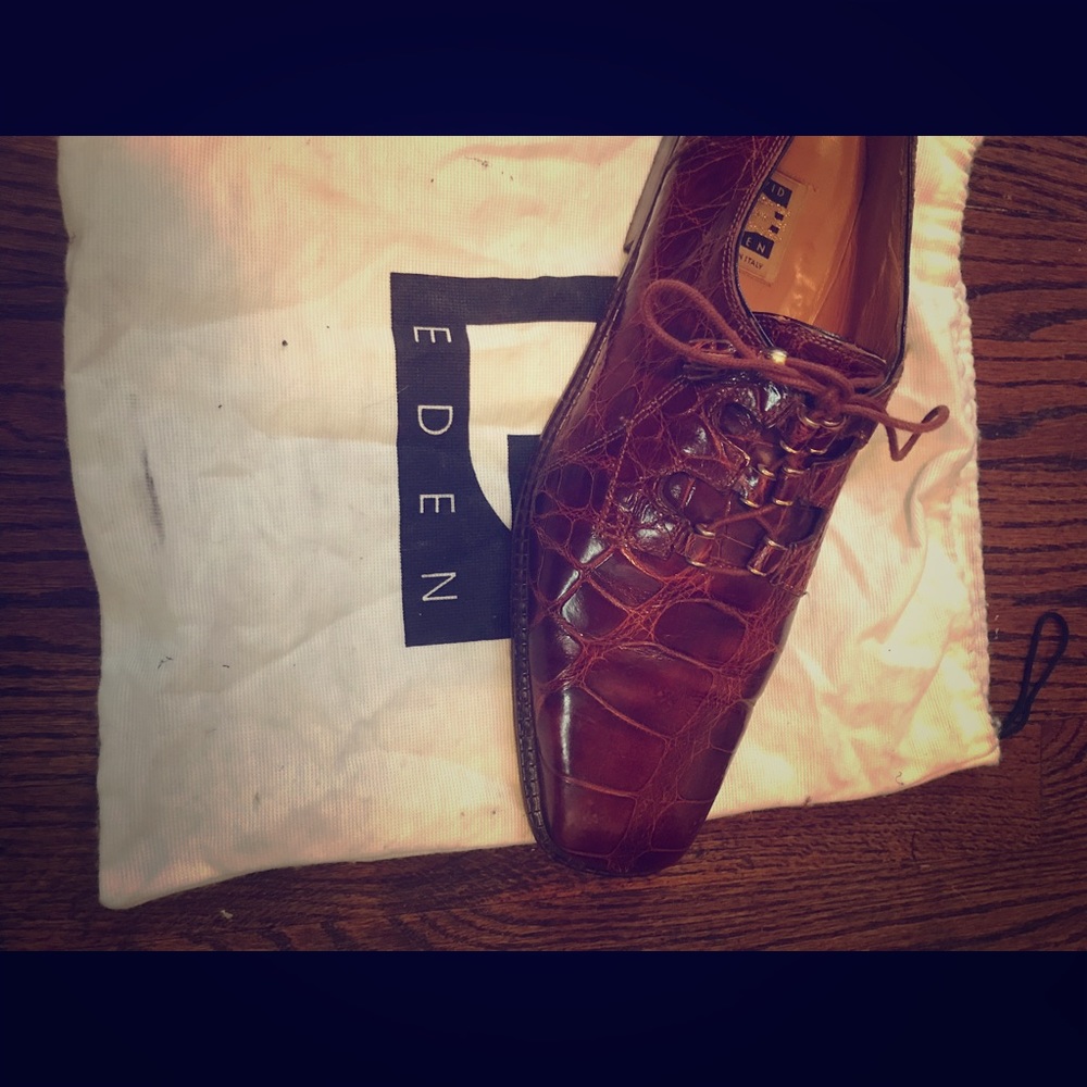 Exotic shoe